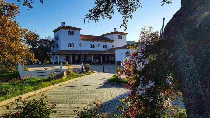 hacienda-buenavista house outside back